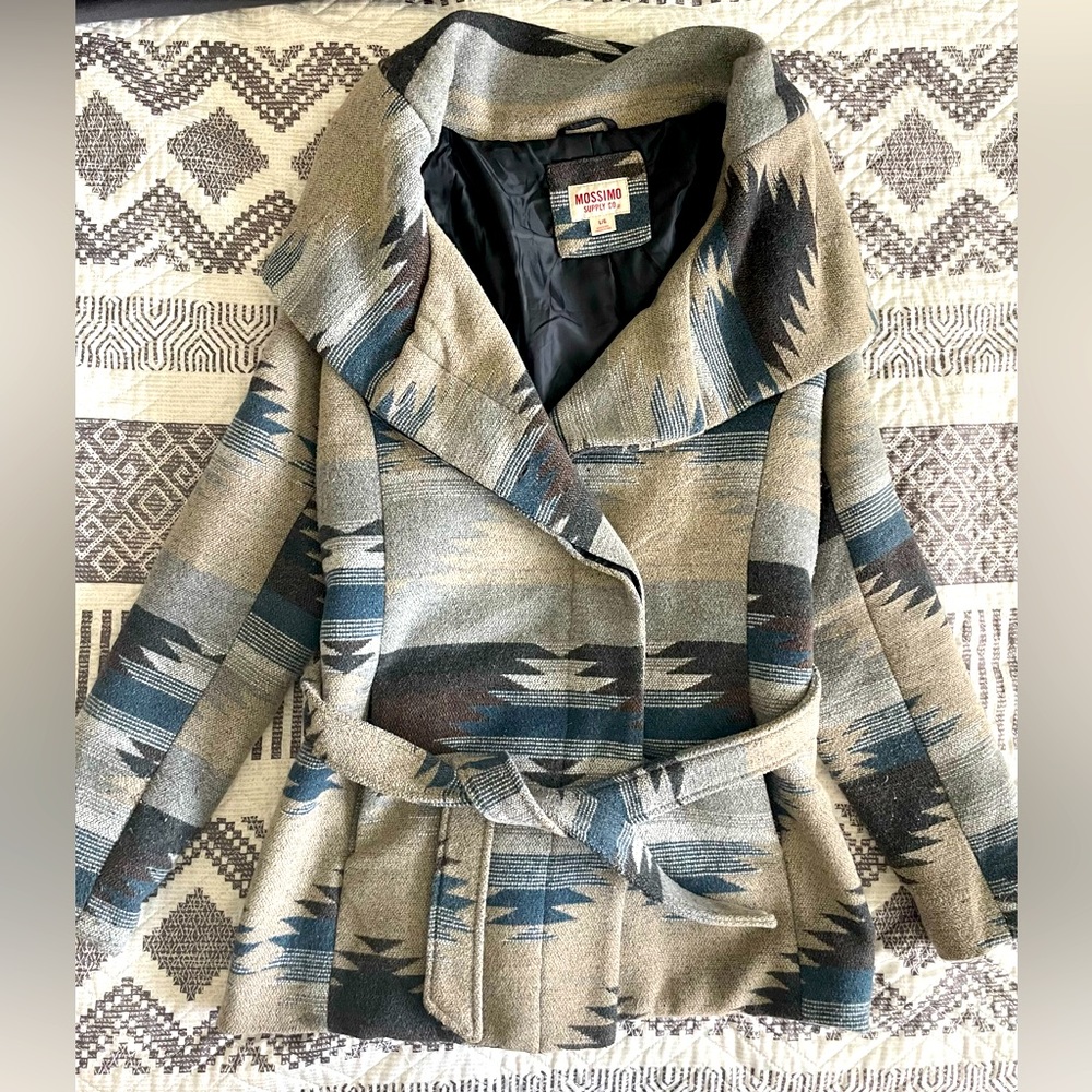 Women’s Mossimo Supply Co. Aztec Pattern Jacket. Size large.